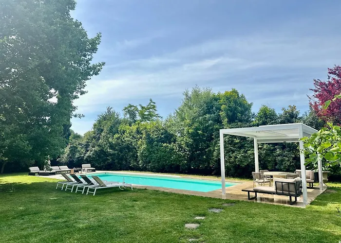 Апартаменты Escape With Pool In